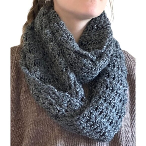 Handmade women's grey crochet infinity scarf 30in wide by 60in diameter - Picture 1 of 4